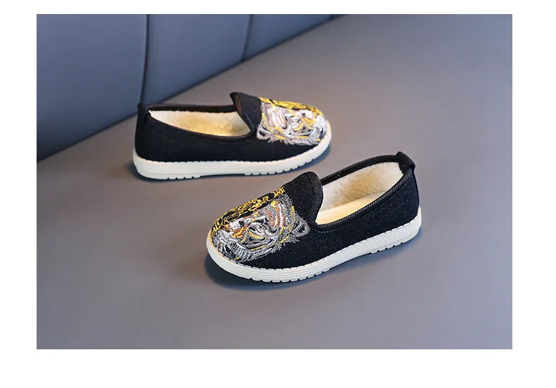 Hanfu shoes boy antique style child old Beijing cloth shoes girl antique dress shoes embroidered shoes Chinese style cotton shoe 
Hanfu shoes boy antique style child old Beijing cloth shoes girl antique dress shoes embroidered shoes Chinese style cotton shoe