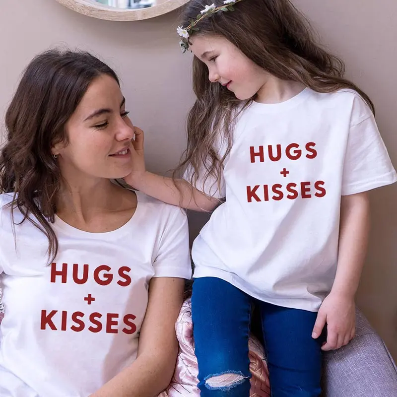 

Новая летняя простая семейная одежда с буквенным принтом для мамы и дочки Детская футболка с короткими рукавами модные топы для мамы и дочк...
