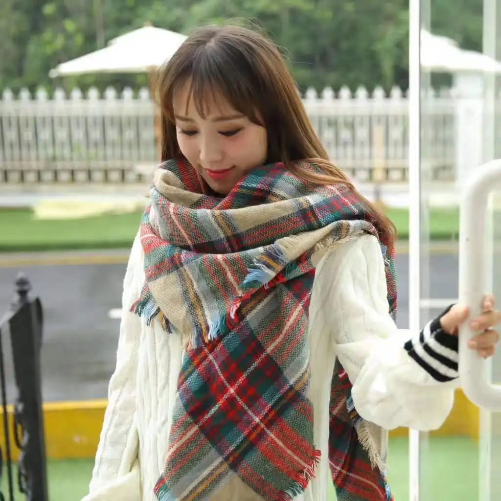 Autumn and winter 2020 new Plaid Scarf imitation cashmere counter the same warm women's Plaid shawl
Autumn and winter 2020 new Plaid Scarf imitation cashmere counter the same warm women's Plaid shawl