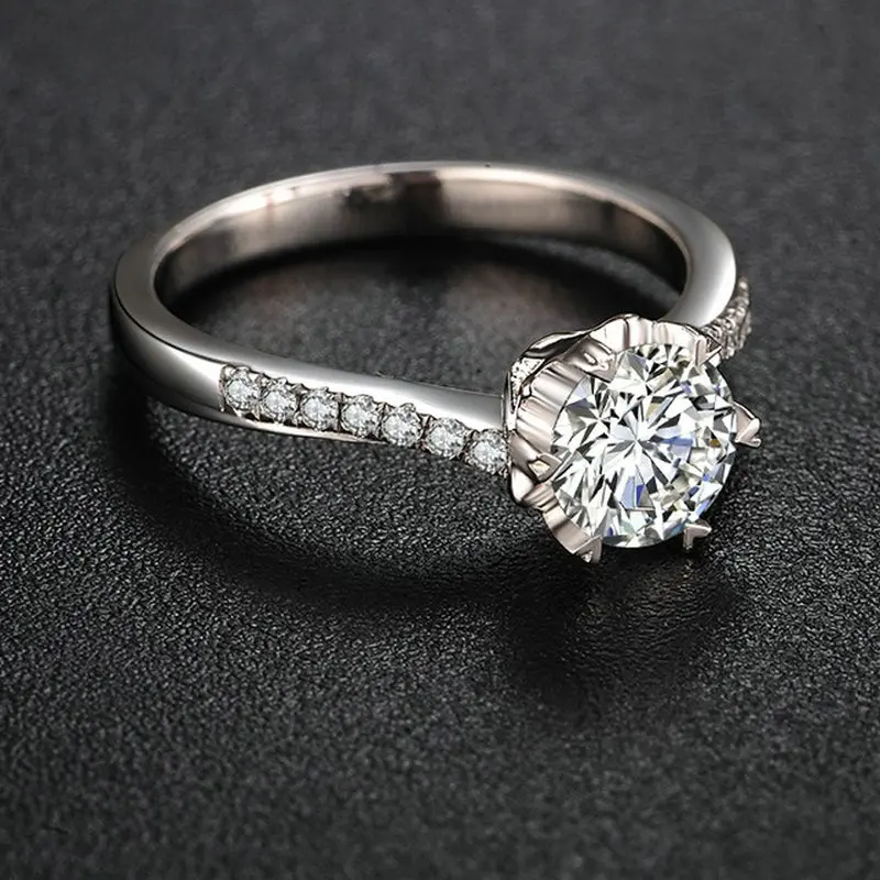 Sterling Silver Gold-Plated Simulation Moissanite Twisted Wall Snowflake Six-Claw Marriage Proposal Diamond Ring Female Gift
Sterling Silver Gold-Plated Simulation Moissanite Twisted Wall Snowflake Six-Claw Marriage Proposal Diamond Ring Female Gift