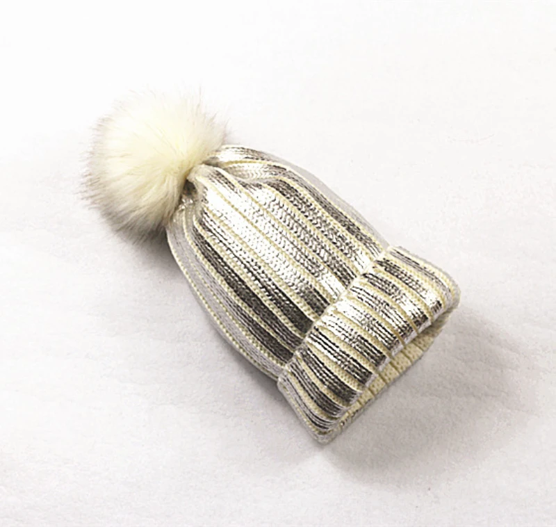 Gold ironed silver wool knitted children's cap European and American metal cap with flanged ends
Gold ironed silver wool knitted children's cap European and American metal cap with flanged ends
