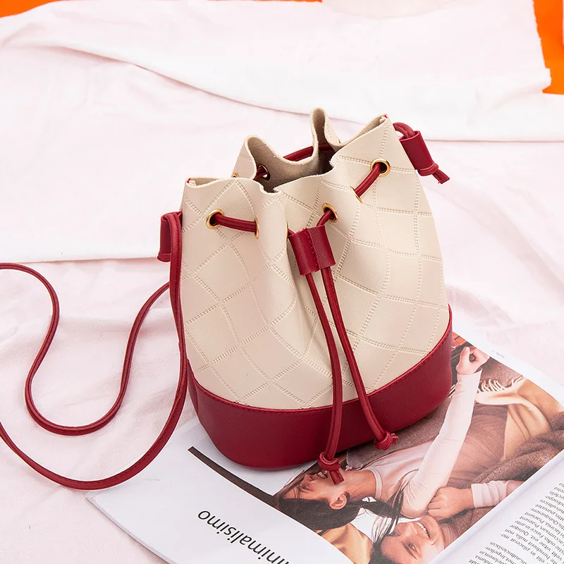 Women's Bag 2021 Korean Version Simple Draw Belt Contrast Color Bucket Bag Pressure Plaid Single Shoulder Bag Women
Women's Bag 2021 Korean Version Simple Draw Belt Contrast Color Bucket Bag Pressure Plaid Single Shoulder Bag Women