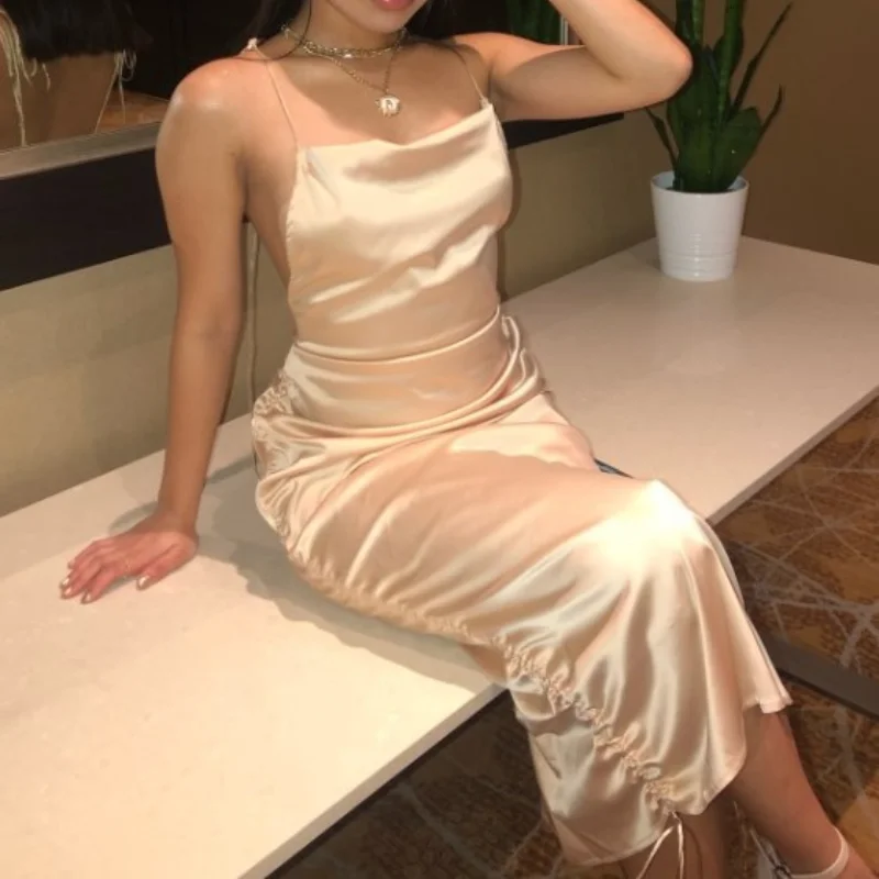 2021 Summer Women's Dresses Sexy Satin Black Lace Pleated Irregular Halter Bodycon Mini Dress Backless Club Party Vocation Dress
2021 Summer Women's Dresses Sexy Satin Black Lace Pleated Irregular Halter Bodycon Mini Dress Backless Club Party Vocation Dress