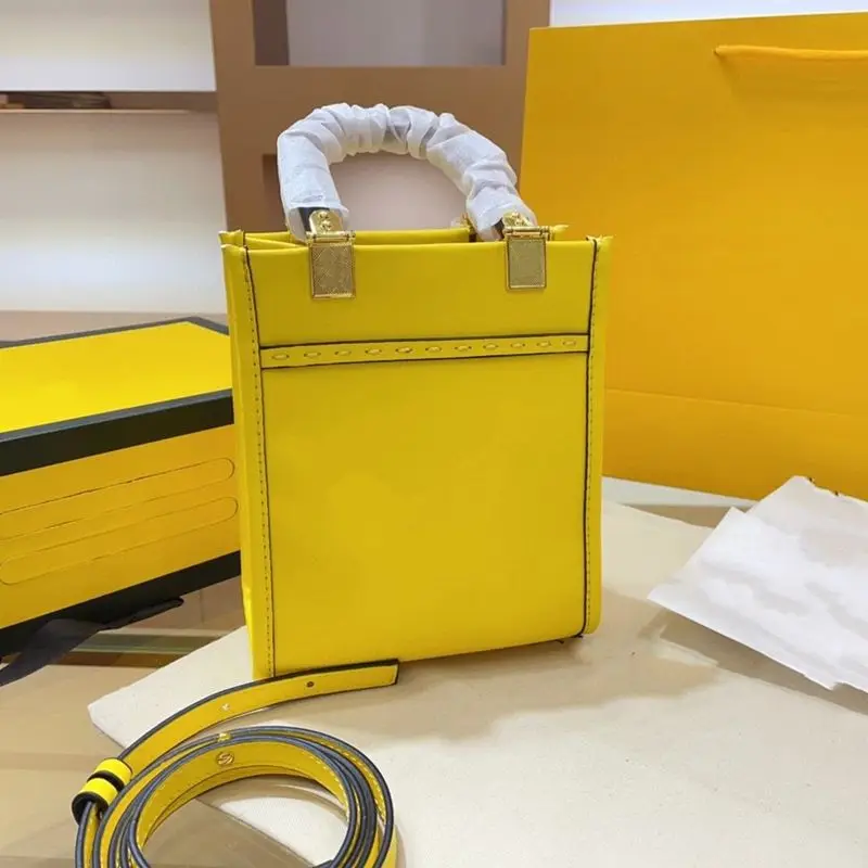 2021 spring and summer fashion trend new mini shopping bag handbag female bag shoulder bag messenger bag
2021 spring and summer fashion trend new mini shopping bag handbag female bag shoulder bag messenger bag