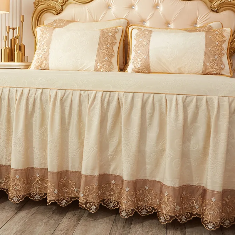 European Embroidered Lace Velvet Duvet Cover Set Queen King Size Bedding Set Luxury 4pcs Embossing Bedskirt Ruffle Soft Winter
European Embroidered Lace Velvet Duvet Cover Set Queen King Size Bedding Set Luxury 4pcs Embossing Bedskirt Ruffle Soft Winter