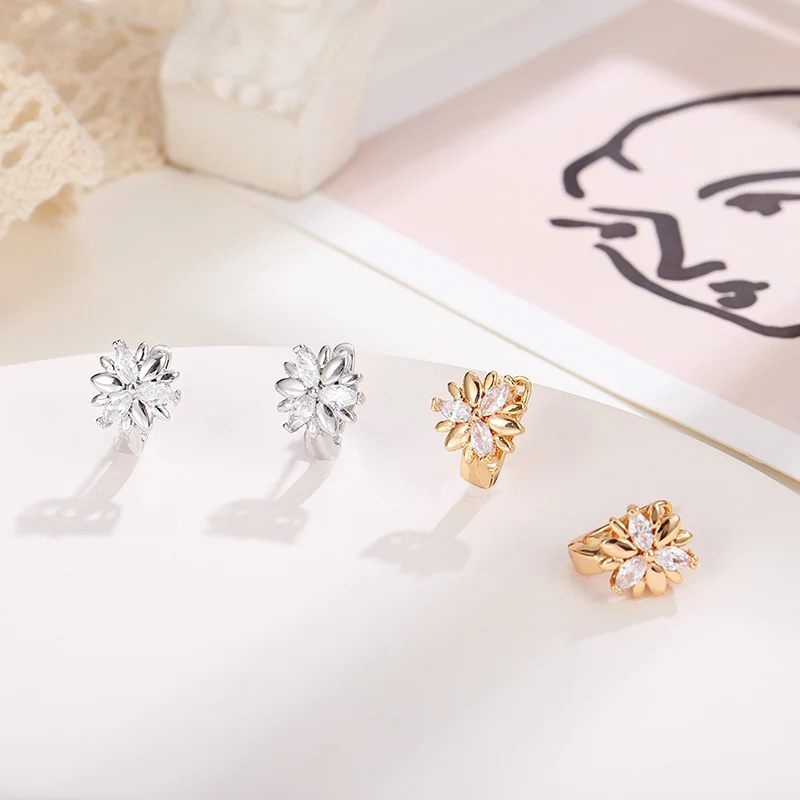 MAIKALE Small Trendy Korean Stud Earrings Temperament Gold Silver Color AAA Cubic Zirconia Simple Earrings for Women Jewelry
MAIKALE Small Trendy Korean Stud Earrings Temperament Gold Silver Color AAA Cubic Zirconia Simple Earrings for Women Jewelry