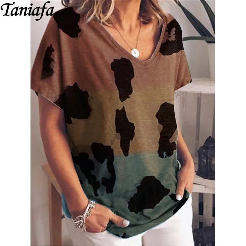Fashion Women Gradient Print Short-sleeved Blouse Shirts Summer V Neck Tops Plus Size Loose T-shirt Blouse
Fashion Women Gradient Print Short-sleeved Blouse Shirts Summer V Neck Tops Plus Size Loose T-shirt Blouse