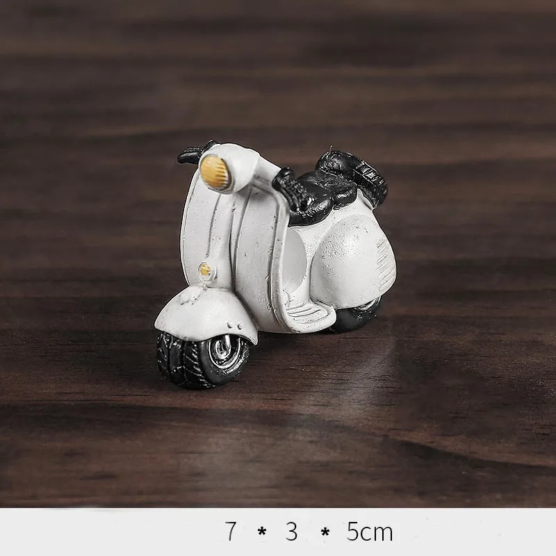 Nordic Resin Vintage Phone Camera Model Ornaments Modern Home Decoration Motorcycle Miniature Figurines Bookcase Desktop Decor
Nordic Resin Vintage Phone Camera Model Ornaments Modern Home Decoration Motorcycle Miniature Figurines Bookcase Desktop Decor