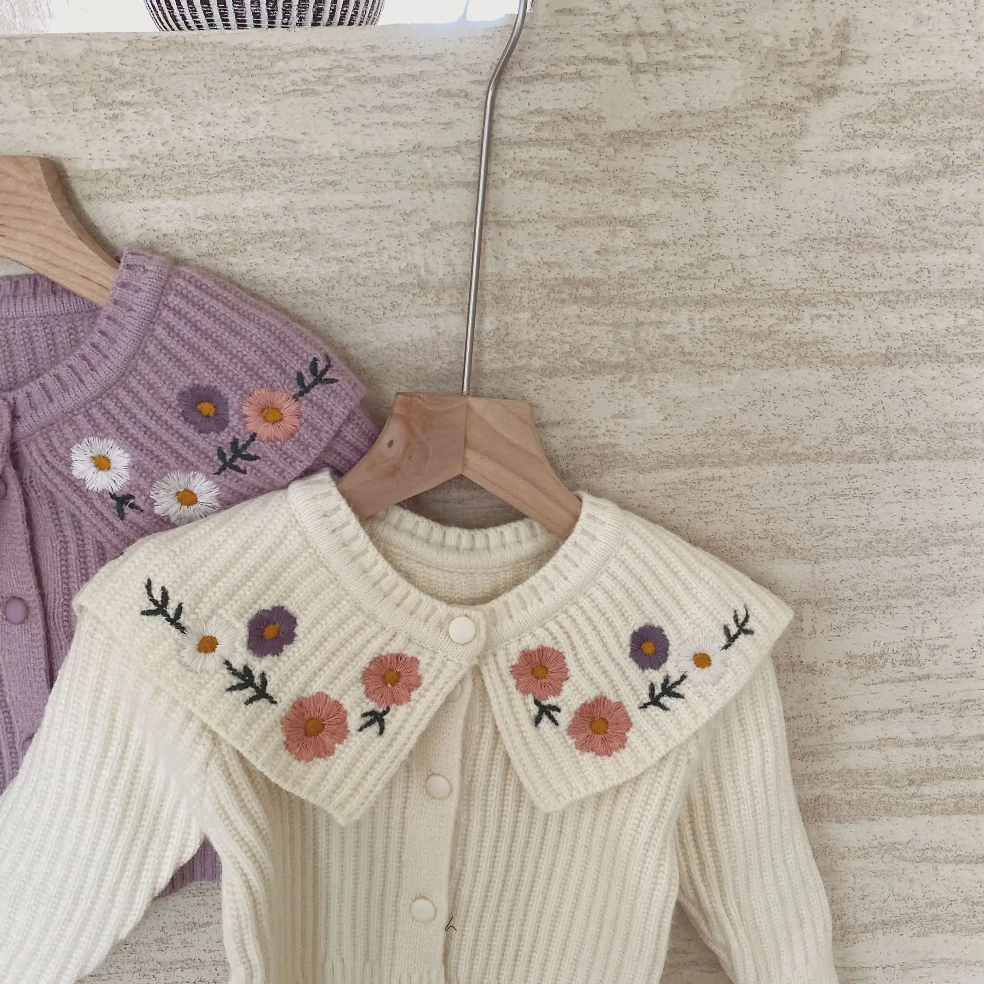 Autumn Winter Children's Long Sleeve Flower Embroidery Large Lapel Knitwear Girls Sweater Knit Cardigans Kids Outerwear Coat
Autumn Winter Children's Long Sleeve Flower Embroidery Large Lapel Knitwear Girls Sweater Knit Cardigans Kids Outerwear Coat