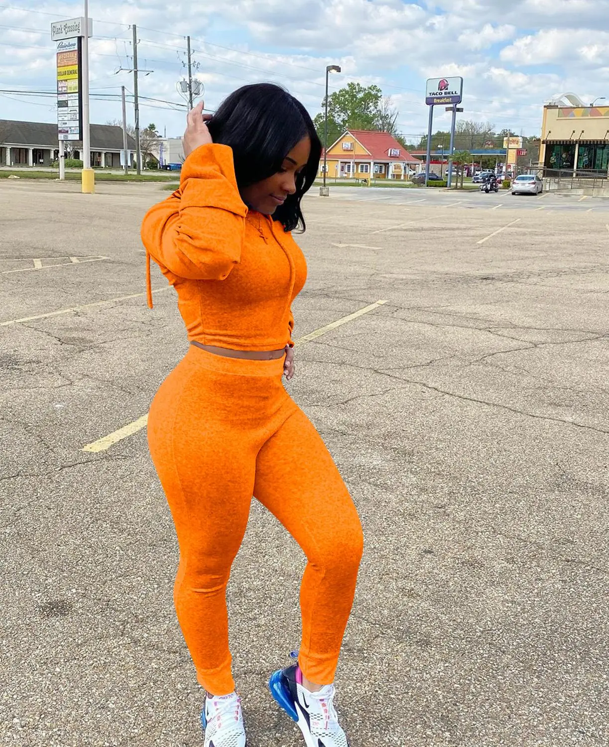 2021 Spring Fall Two Piece Set Women Sweatsuit Casual Hooded Sweatshirt Crop Top And High Waist Joggers Pants Tracksuits
2021 Spring Fall Two Piece Set Women Sweatsuit Casual Hooded Sweatshirt Crop Top And High Waist Joggers Pants Tracksuits