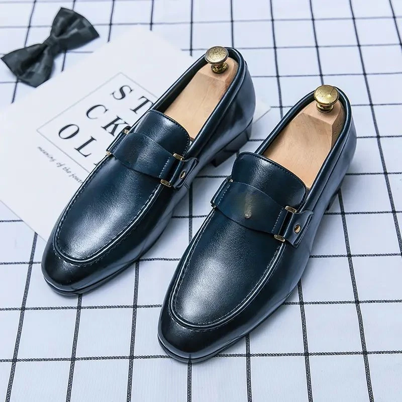 2021 Men Pure Color PU Leather Shoes Versatile Metal Buckle Small Leather Shoes Round Head Fashion Hot Selling Men Shoes KN0100
2021 Men Pure Color PU Leather Shoes Versatile Metal Buckle Small Leather Shoes Round Head Fashion Hot Selling Men Shoes KN0100