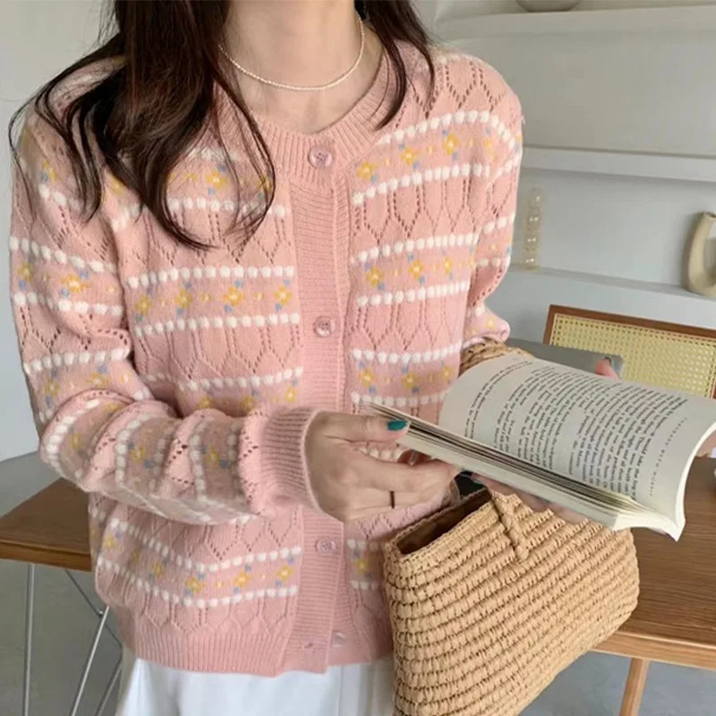 Sweet Striped Hollow Out Cardigan For Women O-Neck Long Sleeve Female Sweater 2021 Autumn Female Sweaters Winter Knitwear Top
Sweet Striped Hollow Out Cardigan For Women O-Neck Long Sleeve Female Sweater 2021 Autumn Female Sweaters Winter Knitwear Top