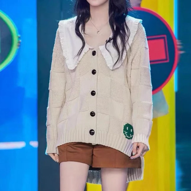 Осень/Зима 2021, вязаный кардиган со смайликом и кукольным воротником, женский свободный свитер, пальто
Осень/Зима 2021, вязаный кардиган со смайликом и кукольным воротником, женский свободный свитер, пальто