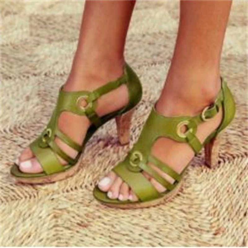 2020 Summer European And American Waterproof Platform Metal Buckle High Heel Ladies Simple Solid Color Retro Roman Sandals
2020 Summer European And American Waterproof Platform Metal Buckle High Heel Ladies Simple Solid Color Retro Roman Sandals