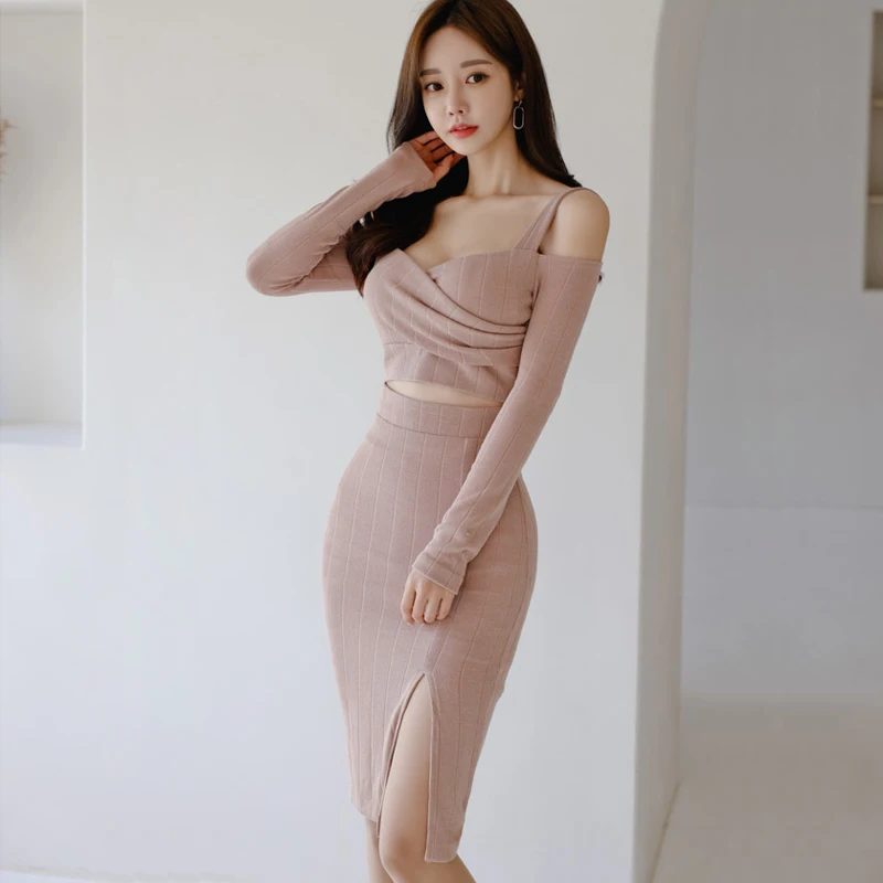 2021 Spring New Korean Temperament Off Shoulder V-Neck Casual Knitted Cotton Dress Women Hollow Out Split Pencil Dresses
2021 Spring New Korean Temperament Off Shoulder V-Neck Casual Knitted Cotton Dress Women Hollow Out Split Pencil Dresses