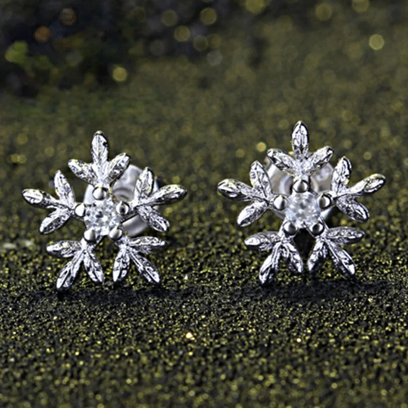 

Silver Plated Snowflake Stud Earrings Elegant Women's Earrings Stud European and American Christmas Best Jewelry Gifts