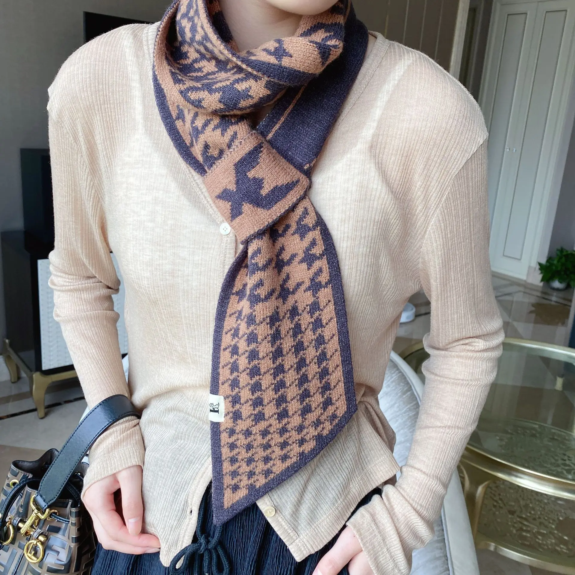Plaid Knitted Wool Scarf Ears Narrow Strip Pointed Cross Warm luxury designer bandanas Fashion Scarves
Plaid Knitted Wool Scarf Ears Narrow Strip Pointed Cross Warm luxury designer bandanas Fashion Scarves