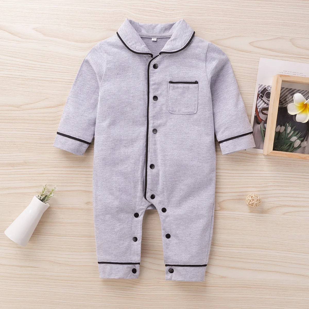 Hot Selling Boys and Girls' Pajamas Climbing Suit Solid Color Baby Button One Piece Spring and Autumn Cotton Children's Rompers
Hot Selling Boys and Girls' Pajamas Climbing Suit Solid Color Baby Button One Piece Spring and Autumn Cotton Children's Rompers