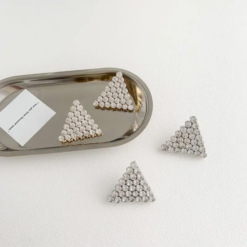 LOVOACC Exaggerated Full Rhinestone Triangle Earrings for Women Gold Color Alloy Geometric Stud Earrings Party Nightclub Jewelry
LOVOACC Exaggerated Full Rhinestone Triangle Earrings for Women Gold Color Alloy Geometric Stud Earrings Party Nightclub Jewelry