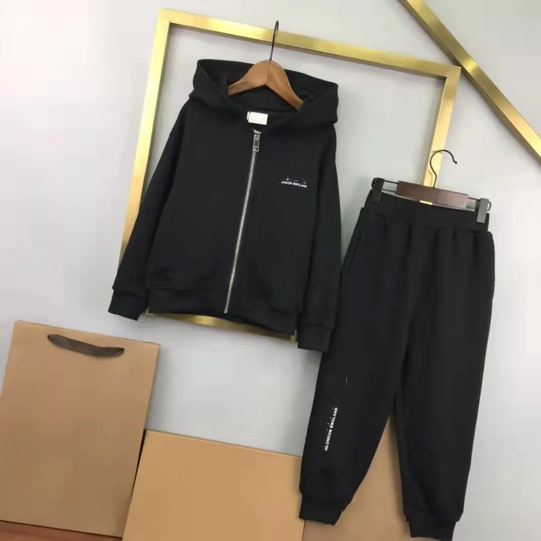 2021 autumn winter new black suit letter printing boys and girls hat collar sweater + trousers simple leisure high quality brand
2021 autumn winter new black suit letter printing boys and girls hat collar sweater + trousers simple leisure high quality brand
