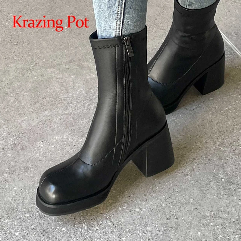 Женские ботильоны из овечьей кожи на высоком каблуке с круглым носком
Женские ботильоны из овечьей кожи на высоком каблуке с круглым носком