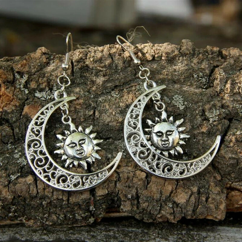 Gothic Celestial Crescent Moon and Sun Dangle Earrings for Fashionable Women Girls Simple Punk Style Jewelry Party Gifts
Gothic Celestial Crescent Moon and Sun Dangle Earrings for Fashionable Women Girls Simple Punk Style Jewelry Party Gifts