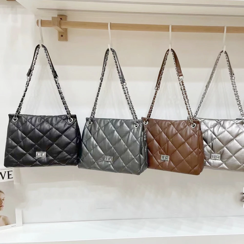 Luxury Lingge Women Shoulder Bag Designer Quilted Handbag and Purse Fashion Chain Crossbody Bags for Women Padded Tote Ladies
Luxury Lingge Women Shoulder Bag Designer Quilted Handbag and Purse Fashion Chain Crossbody Bags for Women Padded Tote Ladies