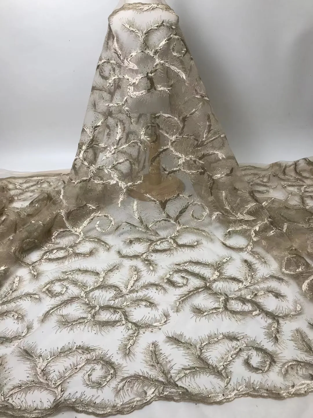 3D embroidered tulle and rhinestone lace fabric 5 yards 2021 latest French fashion lace fabric for wedding banquets. hx-3764
3D embroidered tulle and rhinestone lace fabric 5 yards 2021 latest French fashion lace fabric for wedding banquets. hx-3764