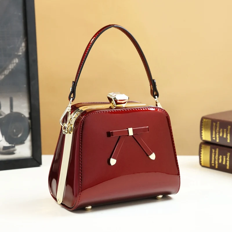 Luxury Fashion Diamonds Leather Women Handbags 2021 New Female Party Evening Bag Ladies Clip Bag Shoulder Messenger Chain Bags
Luxury Fashion Diamonds Leather Women Handbags 2021 New Female Party Evening Bag Ladies Clip Bag Shoulder Messenger Chain Bags