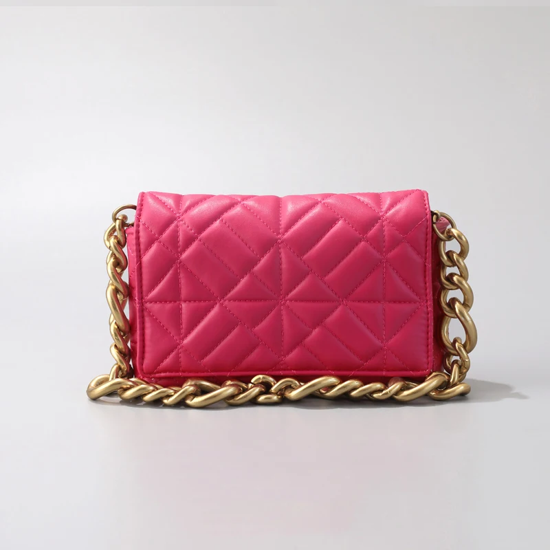 Chic Ladies Shoulder Rose Bag Small Flap Women Trendy 2022 Gold Metal Chain Soft PU Handbags for Women Luxury Designer Handbag
Chic Ladies Shoulder Rose Bag Small Flap Women Trendy 2022 Gold Metal Chain Soft PU Handbags for Women Luxury Designer Handbag