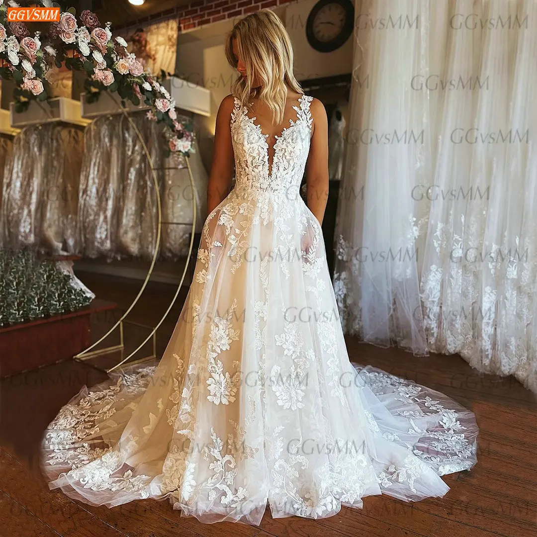 Luxury Appliqued Wedding Dress 2022 White Vestido De Noiva Princesa Backless Chic Lace Hochzeitskleid Custom Made Bridal Dresses 
Luxury Appliqued Wedding Dress 2022 White Vestido De Noiva Princesa Backless Chic Lace Hochzeitskleid Custom Made Bridal Dresses