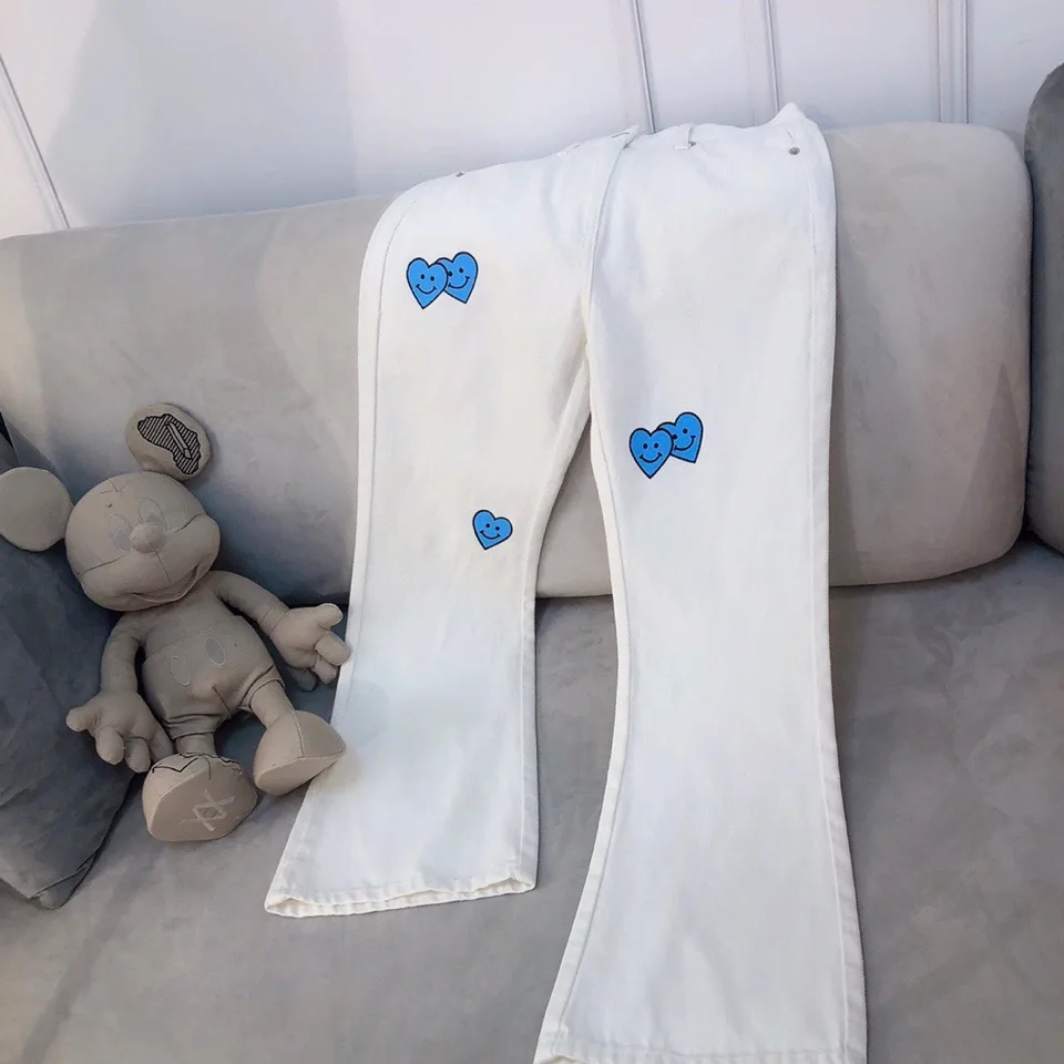 Early autumn new women's high waist jeans love printed trumpet pants are versatile, simple and generous
Early autumn new women's high waist jeans love printed trumpet pants are versatile, simple and generous