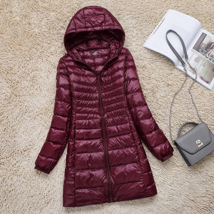 Сезон женский легкий и тонкий пуховик средней и большой длины с капюшоном 
Сезон женский легкий и тонкий пуховик средней и большой длины с капюшоном