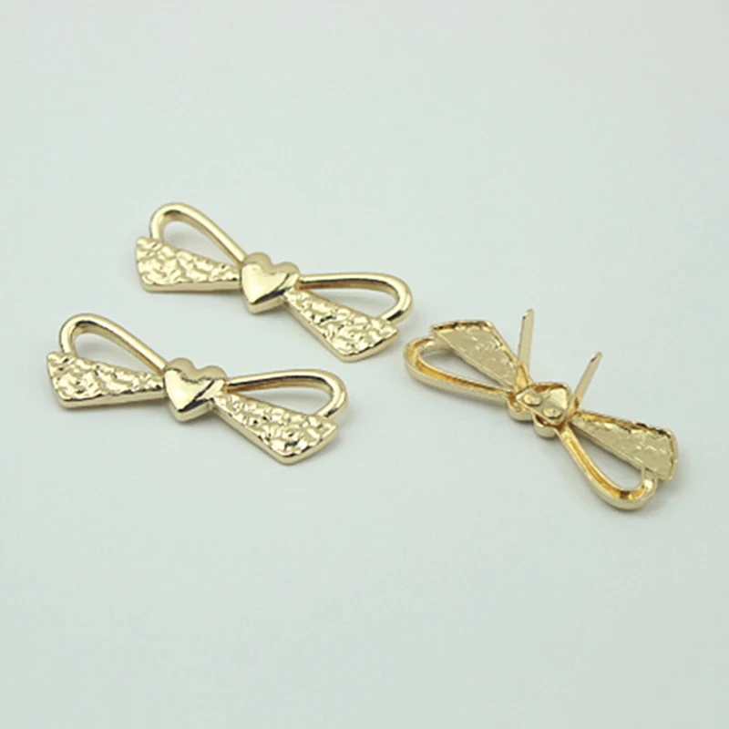 2pcs Metal Heart Bowknot Buckle Fashion Decoration Shoes Clasp for Handbag Bag Garments Hardware Closure Bag Parts Accessories
2pcs Metal Heart Bowknot Buckle Fashion Decoration Shoes Clasp for Handbag Bag Garments Hardware Closure Bag Parts Accessories