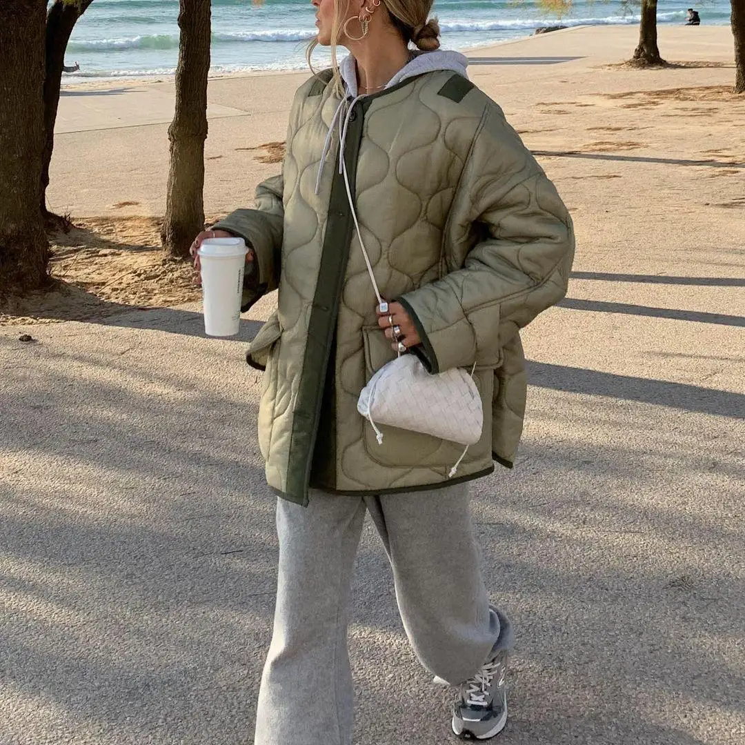 Длинные пальто и куртки для женщин 2021 зимняя одежда оверсайз теплые стеганые пальто дизайнерские парки с хлопковой подкладкой в Корейском ...
Длинные пальто и куртки для женщин 2021 зимняя одежда оверсайз теплые стеганые пальто дизайнерские парки с хлопковой подкладкой в Корейском ...