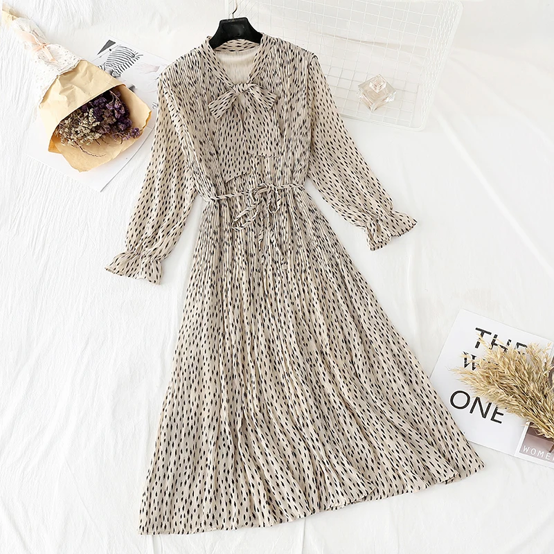 Elegant Ruched Floral Print Women spring Summer Dress Loose Pleated V-neck Female Long Dresses 2020 Summer Chiffon Vestidos
Elegant Ruched Floral Print Women spring Summer Dress Loose Pleated V-neck Female Long Dresses 2020 Summer Chiffon Vestidos