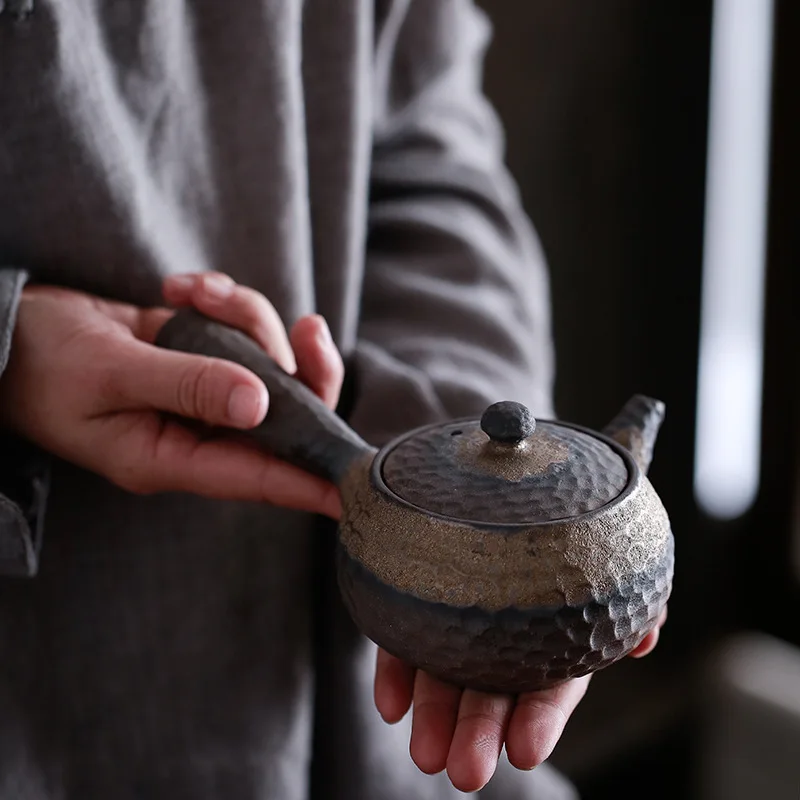 200ml Stoneware Side Teapot Japanese Style Handmade Retro Teapot Ceramic Kung Fu Tea Set Single Pot Tea Maker
200ml Stoneware Side Teapot Japanese Style Handmade Retro Teapot Ceramic Kung Fu Tea Set Single Pot Tea Maker