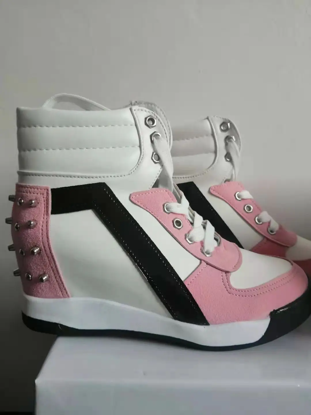 Fashion Rivets Height Increasing Womens Shoes Platform Wedge Shoes Women Casual HIgh-Top Shoe Beautiful Pink Sneakers
Fashion Rivets Height Increasing Womens Shoes Platform Wedge Shoes Women Casual HIgh-Top Shoe Beautiful Pink Sneakers