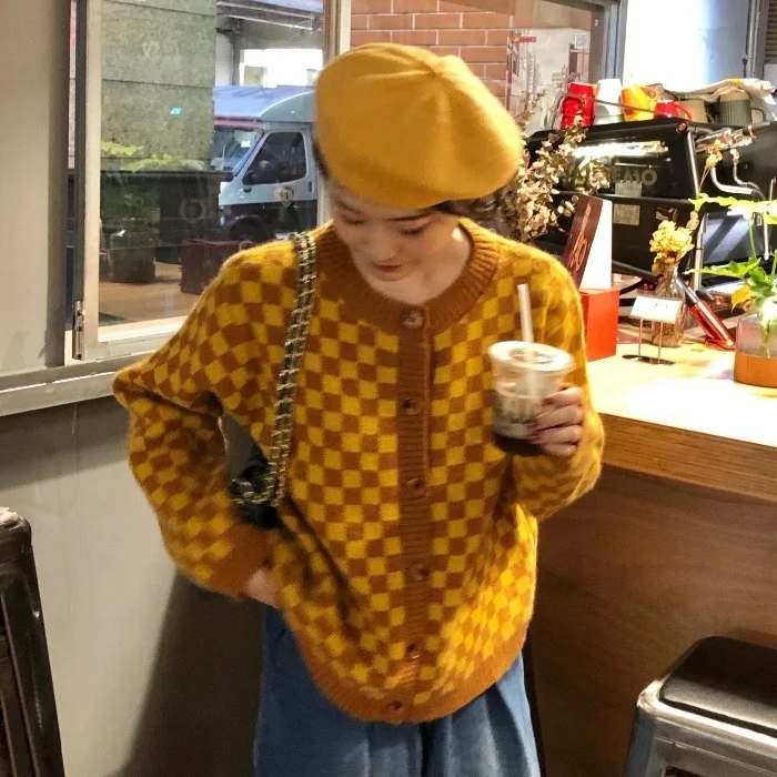 Chessboard Plaid round Neck Cardigan Sweater for Women 2021 Autumn New American Style Retro Anti-Aging Western Style Fashion
Chessboard Plaid round Neck Cardigan Sweater for Women 2021 Autumn New American Style Retro Anti-Aging Western Style Fashion