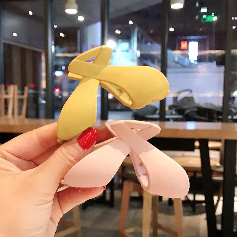1 Piece Big Size Plastic Hair Grab Clip Women Solid Color BowKnot Hair Claws 2020 New Fashion Hair Clamp Accessories
1 Piece Big Size Plastic Hair Grab Clip Women Solid Color BowKnot Hair Claws 2020 New Fashion Hair Clamp Accessories