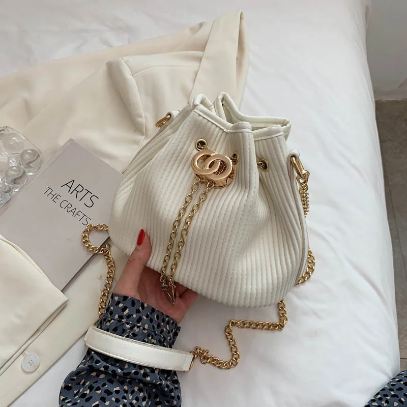 New Chain Pleated Women's Bucket Bag Elegant Classic Female Shoulder Luxury Crossbody Bags For Women Designer Cute Brand Tote
New Chain Pleated Women's Bucket Bag Elegant Classic Female Shoulder Luxury Crossbody Bags For Women Designer Cute Brand Tote