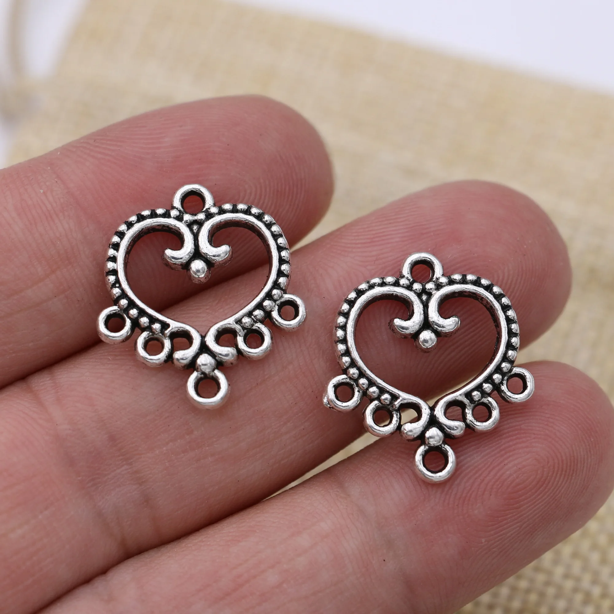 10pcs Antique Silver Plated Heart Charm Connectors for Jewelry Making Earrings Findings Accessories DIY Craft
10pcs Antique Silver Plated Heart Charm Connectors for Jewelry Making Earrings Findings Accessories DIY Craft