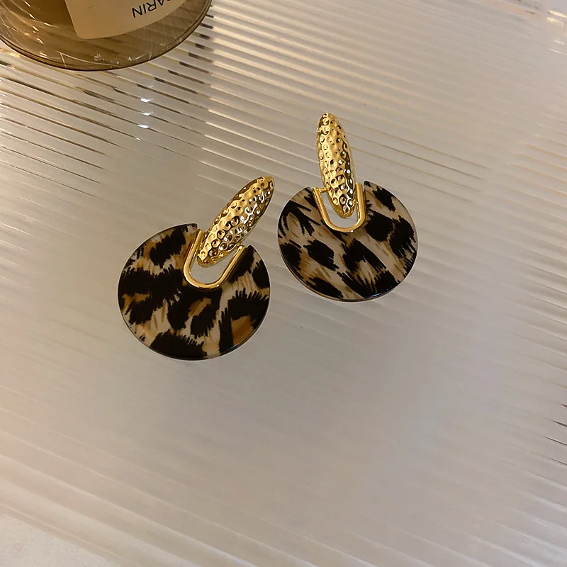 New Acrylic Leopard Print Earrings for Women Design Personality Geometric Circle Earrings Temperament Fashion Simple Jewelry
New Acrylic Leopard Print Earrings for Women Design Personality Geometric Circle Earrings Temperament Fashion Simple Jewelry