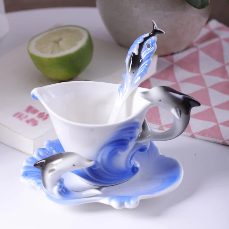 

Dolphin Teacup With Saucer Spoon Set 3D Ceramics Tea Cup Thermal Breakfast Coffee Mugs Water Bottle Christmas Brithaday Gift