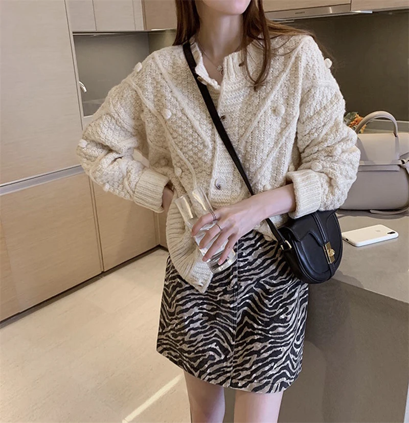 Short Purple Cardigan Women Knitted Sweater Vintage Cardigans For Women Button Cardigan Long Sleeve Winter Clothes 2020
Short Purple Cardigan Women Knitted Sweater Vintage Cardigans For Women Button Cardigan Long Sleeve Winter Clothes 2020