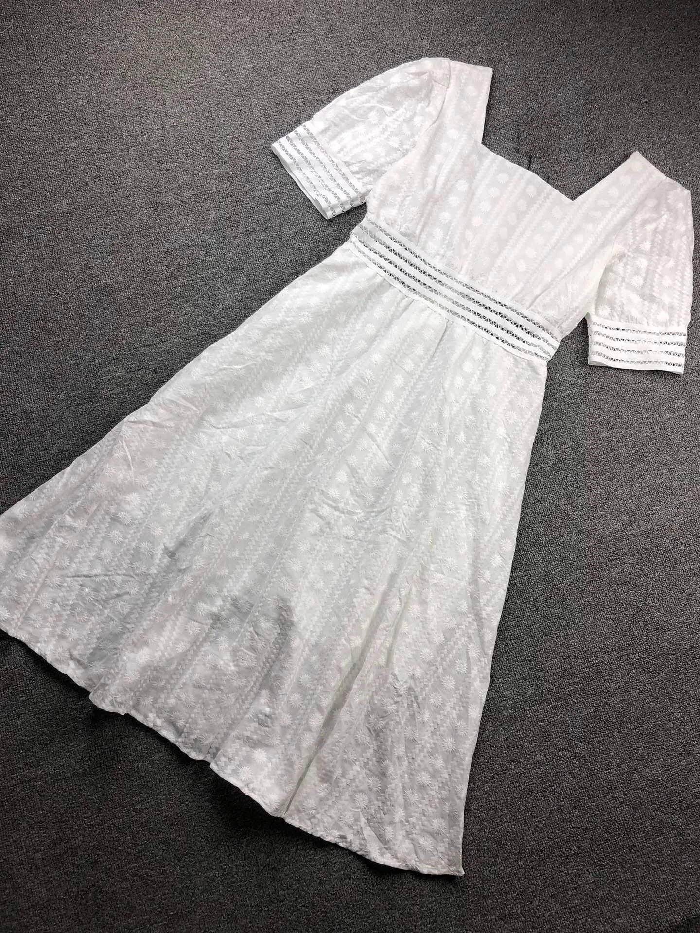 Women Dress 2021 Spring and Summer New Ladies Dress or Hollow Square Collar Skirt
Women Dress 2021 Spring and Summer New Ladies Dress or Hollow Square Collar Skirt