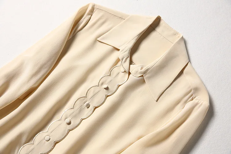 European and American women's clothing spring 2021 new Long sleeve lapel Fashionable single breasted embroidery Silk shirt
European and American women's clothing spring 2021 new Long sleeve lapel Fashionable single breasted embroidery Silk shirt