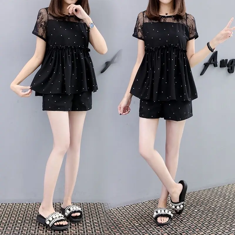 Fat mm large women's 2021 summer new lace fashion suit women's short sleeve slim shorts wide leg two piece set
Fat mm large women's 2021 summer new lace fashion suit women's short sleeve slim shorts wide leg two piece set