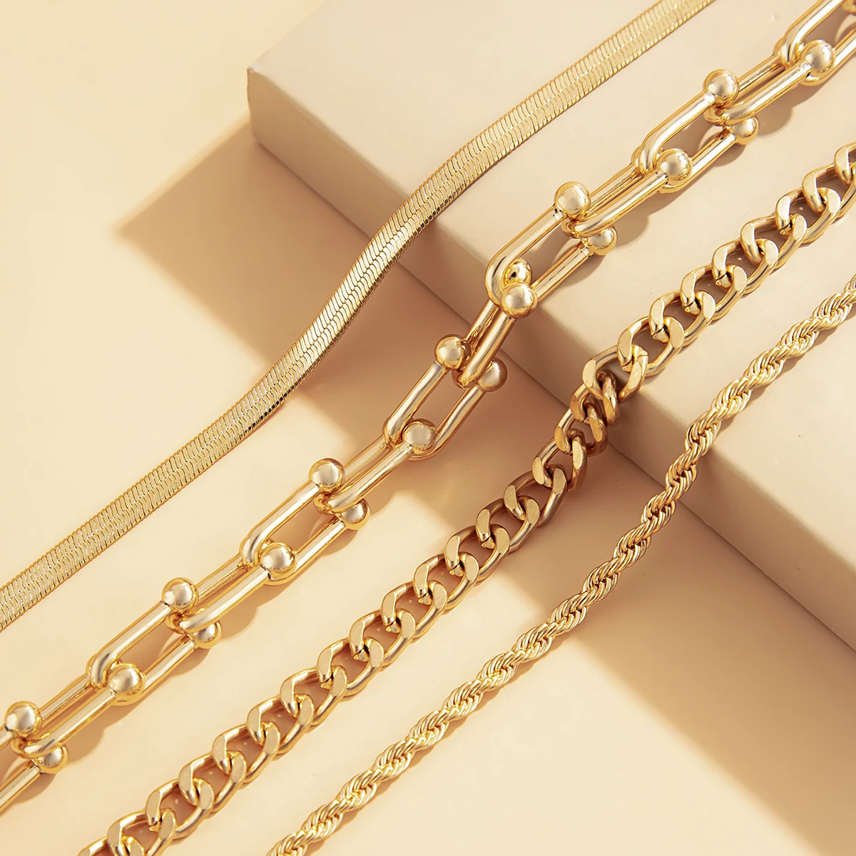2021 Fashion Multi-layered Snake Chain Necklace for Women Gold Color Paperclip Chain Twisted Chain Necklace Party Jewelry Gift 
2021 Fashion Multi-layered Snake Chain Necklace for Women Gold Color Paperclip Chain Twisted Chain Necklace Party Jewelry Gift