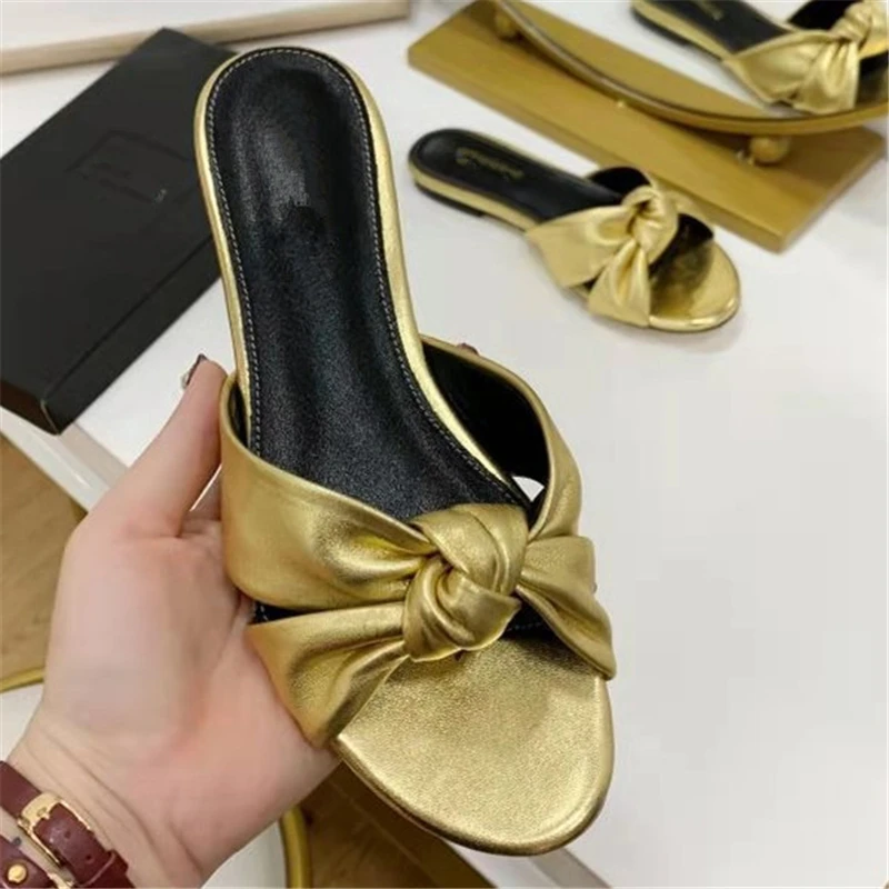 Fashion Luxury Designer Genuine Leather Women Slippers Summer Outdoor Catwalk Female Sandals Famous Brand New Flat Ladies Shoes
Fashion Luxury Designer Genuine Leather Women Slippers Summer Outdoor Catwalk Female Sandals Famous Brand New Flat Ladies Shoes